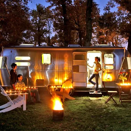 Camping Confortable Avec Terrasse - 4 Pers. - Api-1-52-2121